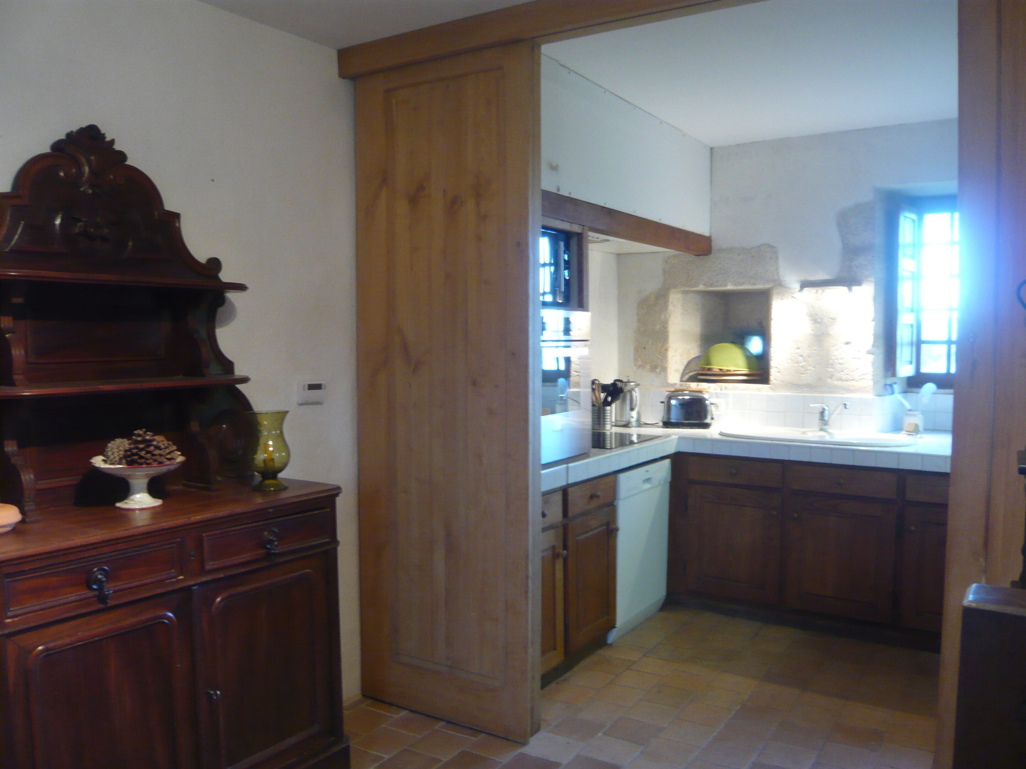 La cuisine du chateau de Puymangou, manoir à louer France