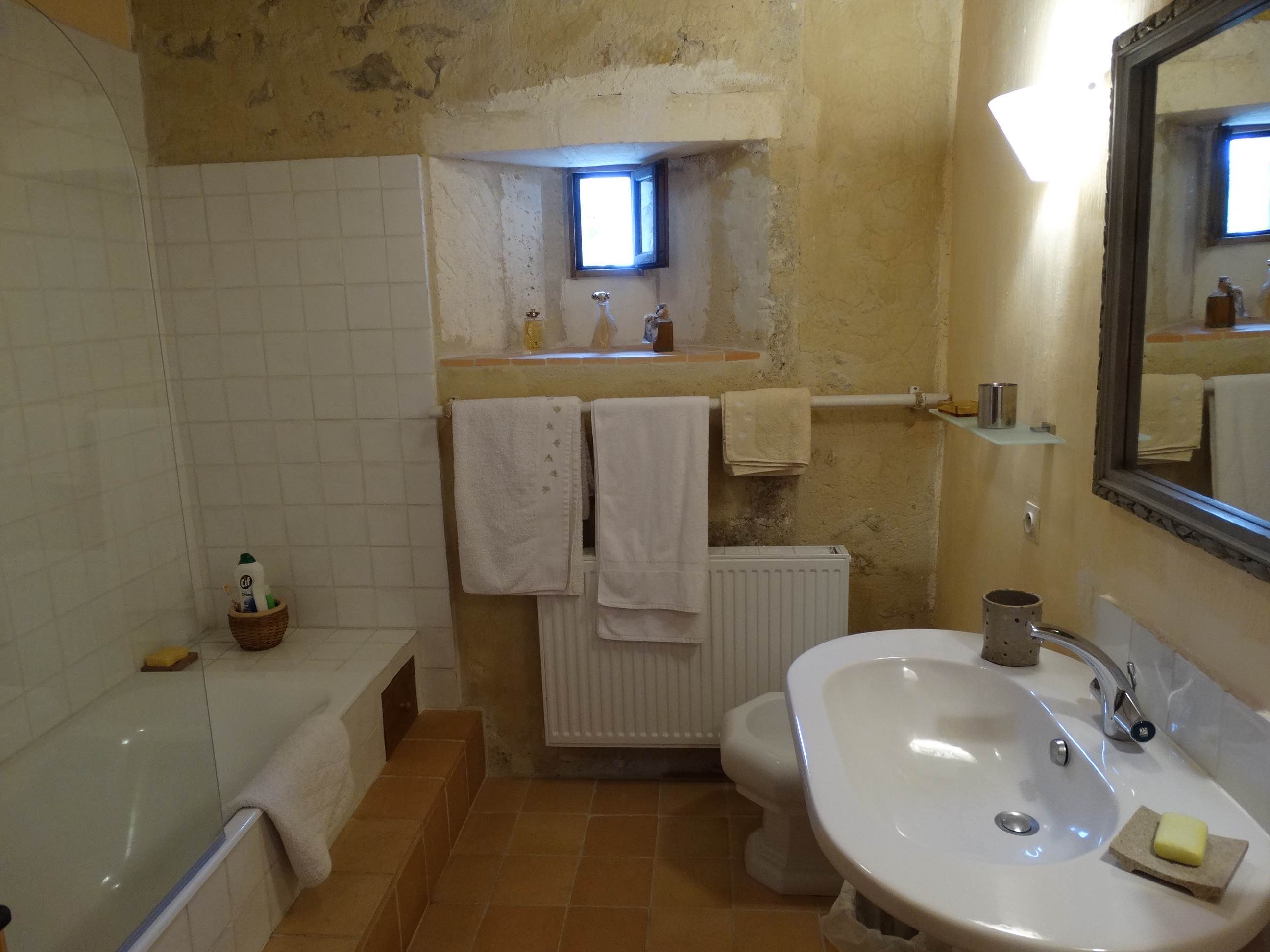 Une salle de bain du château de Puymangou