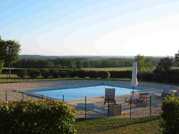 Holiday rental of a castle with pool near Bordeaux, France