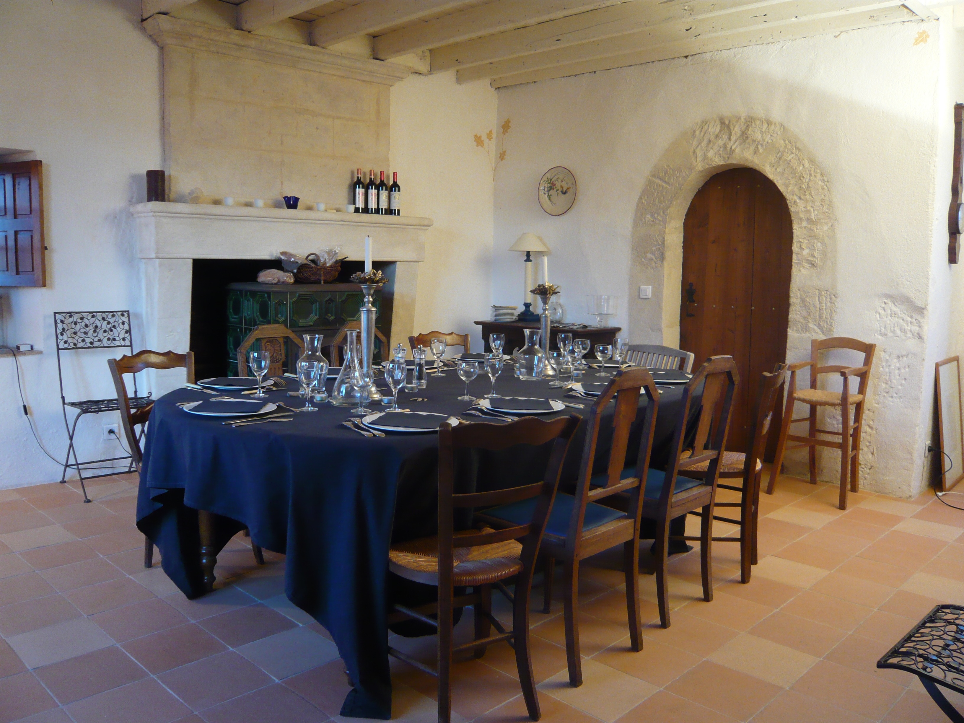 La salle � manger du chateau de Puymangou, manoir &agrave; louer Perigord